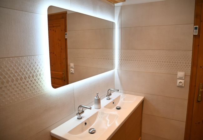 Chalet à Hauteluce - Les Saisies : superbe chalet mitoyen entrée station Chalet à Hauteluce - Les Saisies : superbe chalet mitoyen entrée station