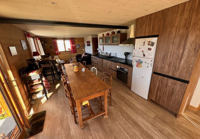 Appartement à Hauteluce - Les saisies : lumineux appartement proche des pistes ! Appartement à Hauteluce - Les saisies : lumineux appartement proche des pistes !