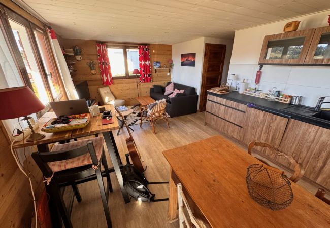 Appartement à Hauteluce - Les saisies : lumineux appartement proche des pistes ! Appartement à Hauteluce - Les saisies : lumineux appartement proche des pistes !